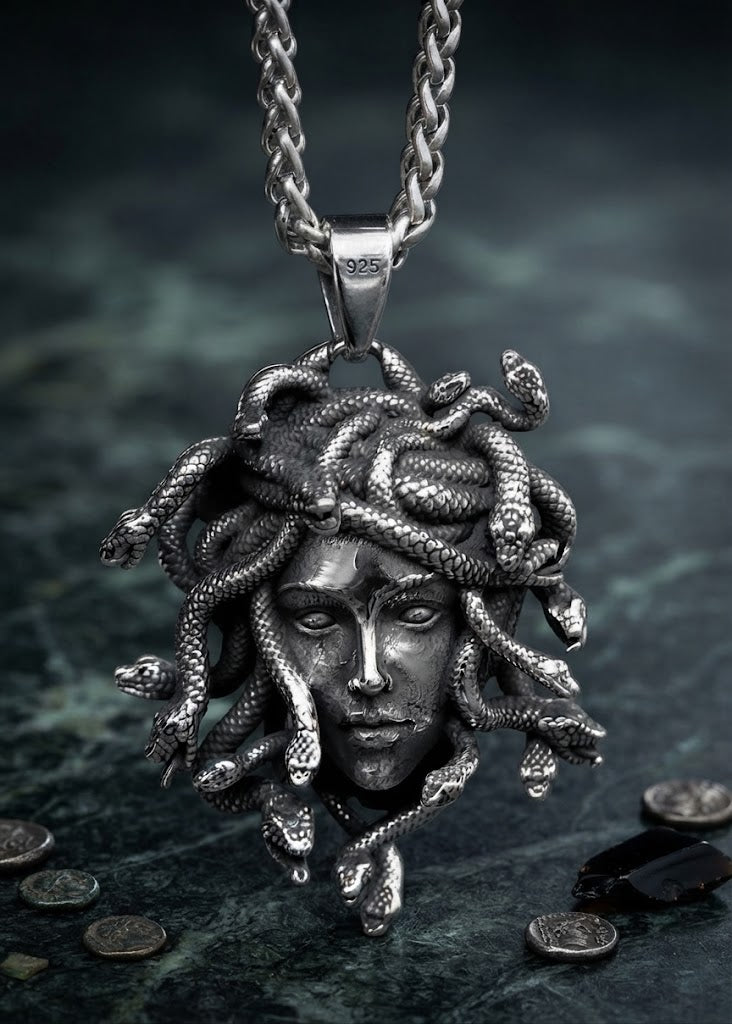 Dije Medusa Protectora - Plata 925 -30%