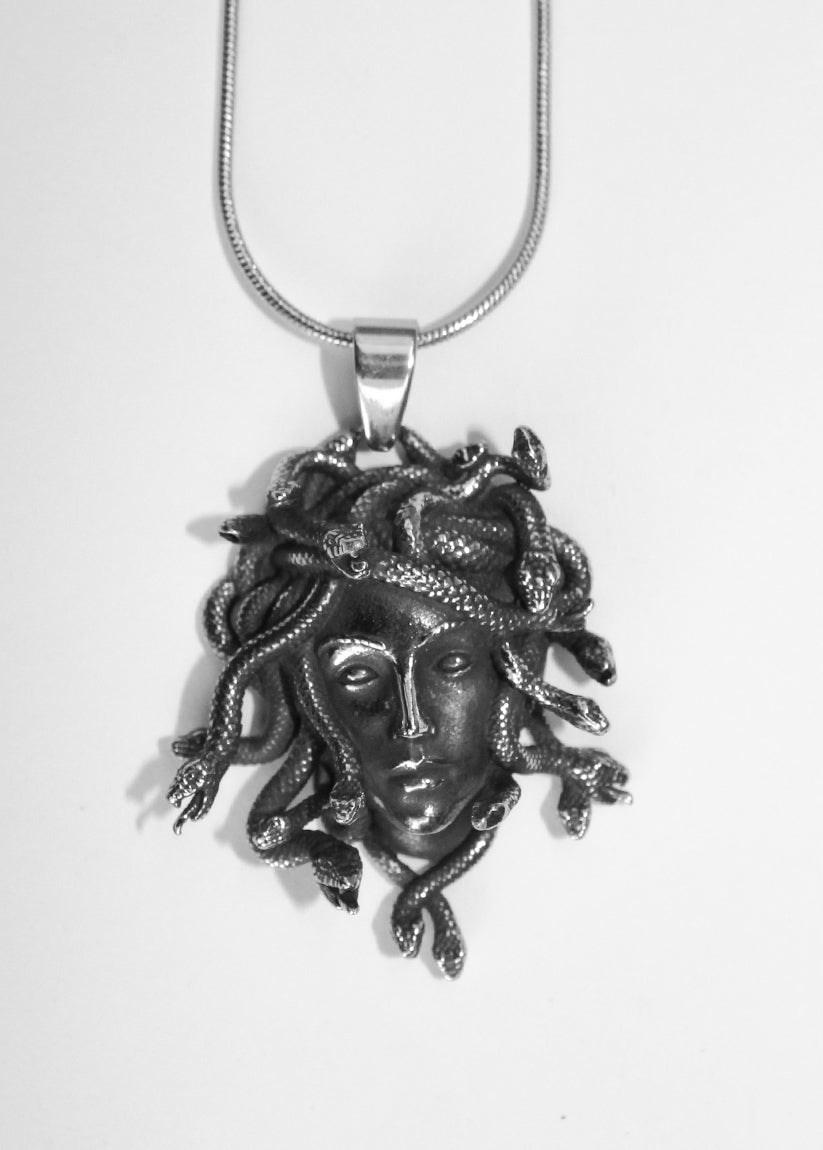 Dije Medusa Protectora - Plata 925