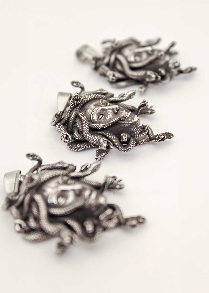 Dije Medusa Protectora - Plata 925