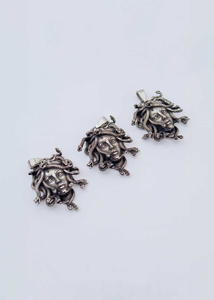 Dije Medusa Protectora - Plata 925